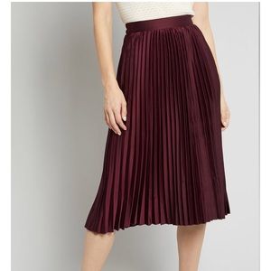NWOT ModCloth Pleated Midi Skirt In Burgundy